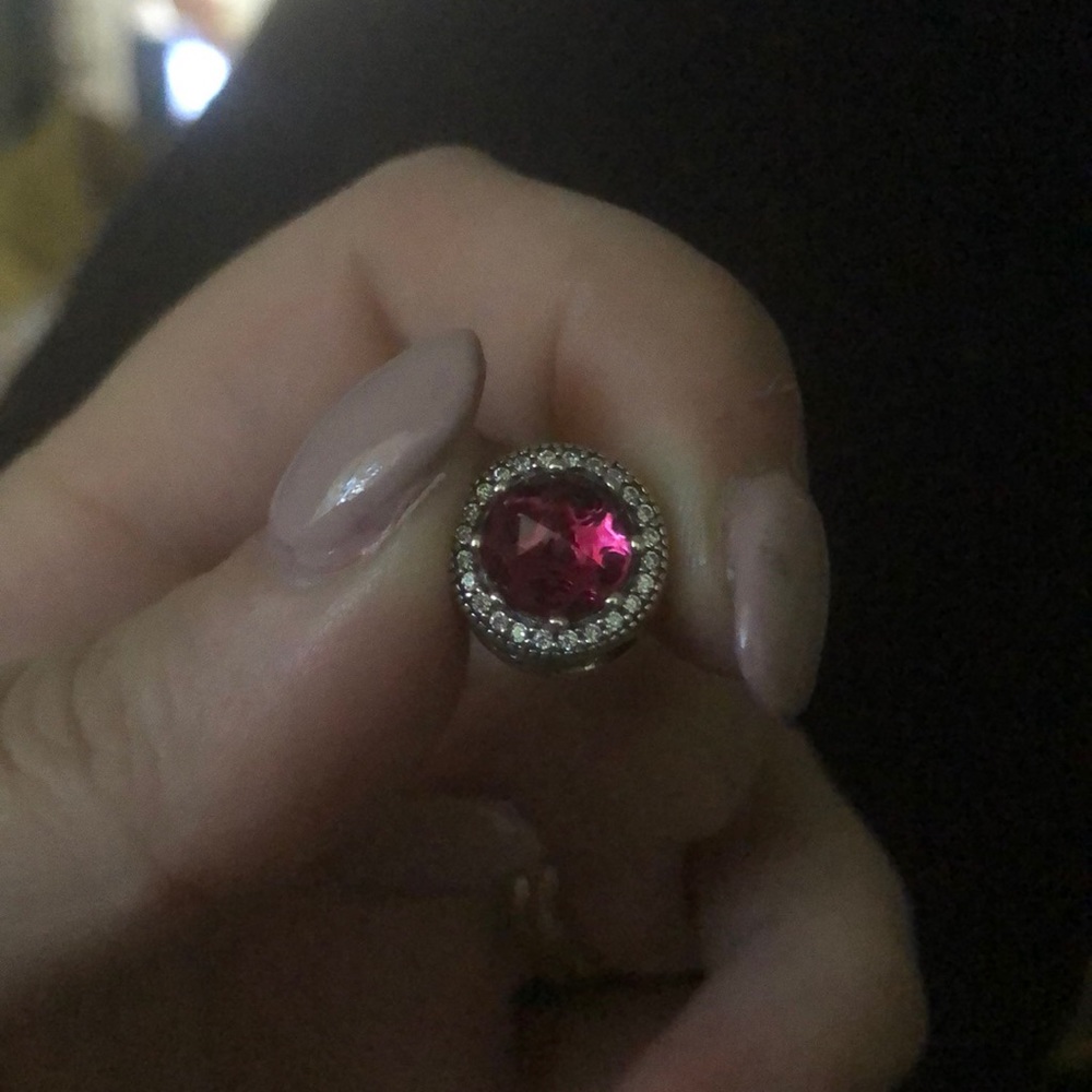 Pandora Radiant heart in pink. Beautiful charm!!